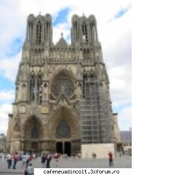 Monumente - Catedrala vazuta de afara - Prezente  Arhitectonice