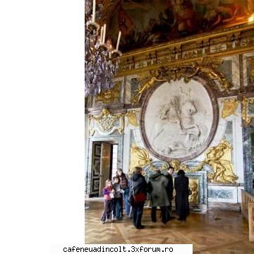 Monumente - Salon de la Guerre era impodobit cu o stucatura - Prezente  Arhitectonice